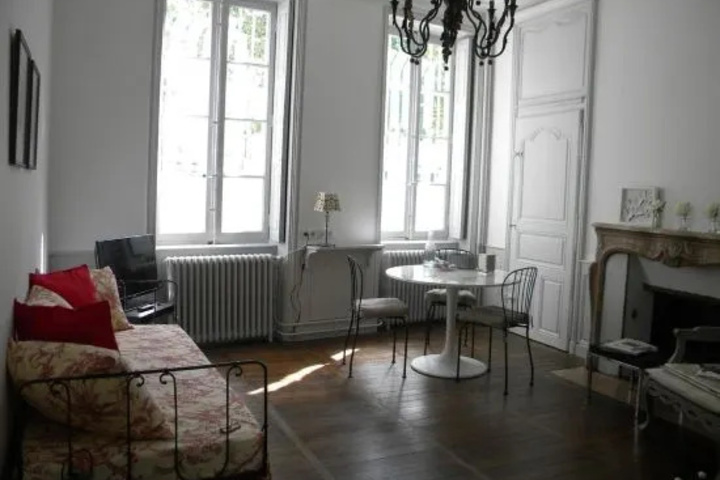 Room 6 of 11