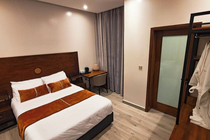 Room 19 of 106