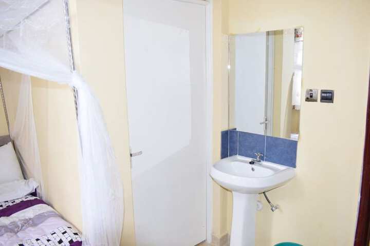 Room 6 of 15
