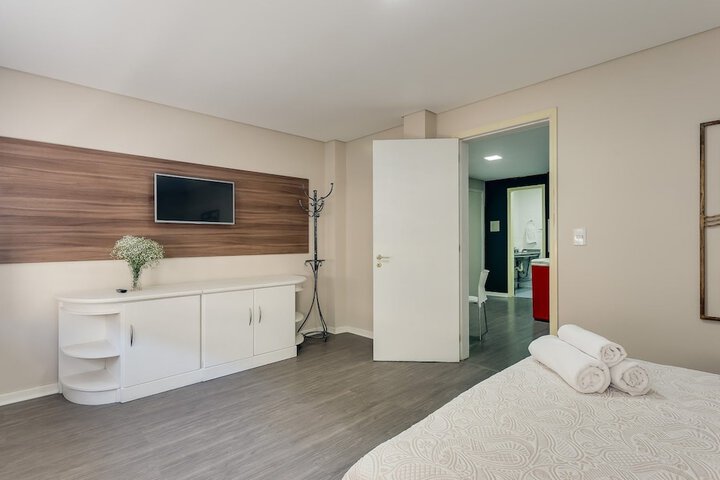 Room 4 of 12