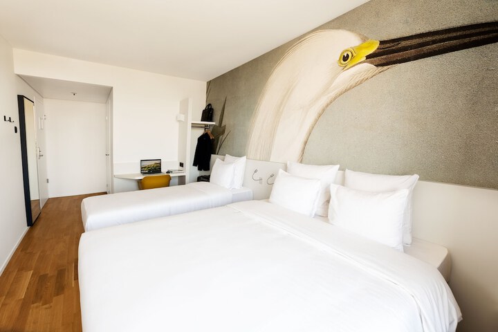 Room 8 of 24