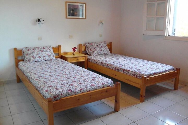 Room 2 of 29