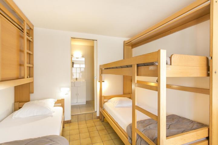 Room 10 of 26