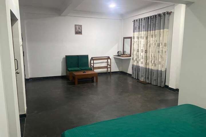 Room 10 of 93
