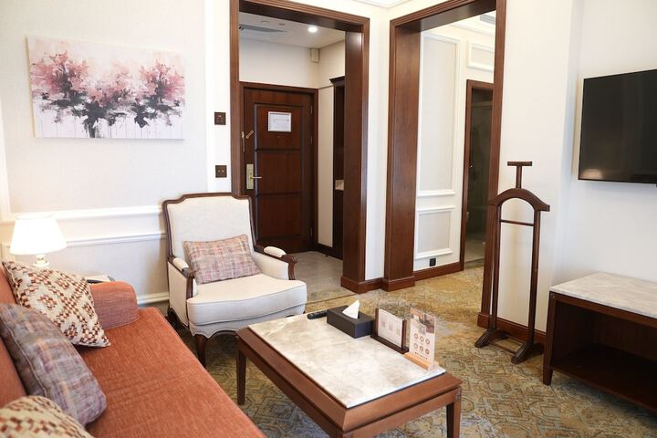 Room 28 of 100