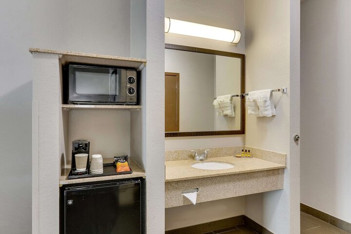 Room 15 of 37