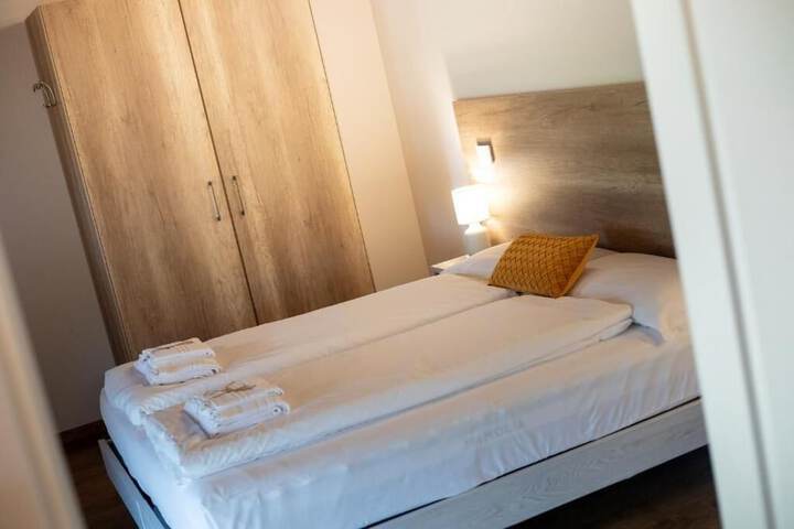 Room 2 of 48