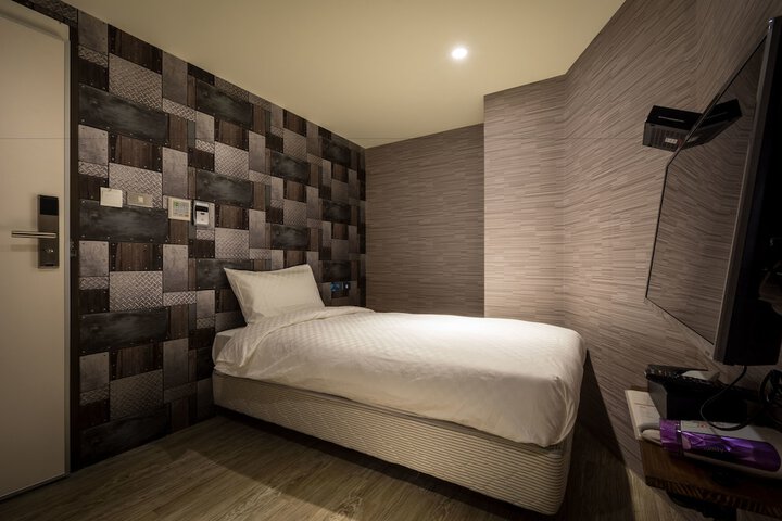 Room 13 of 39