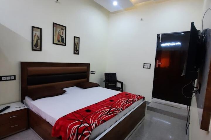 Room 14 of 18
