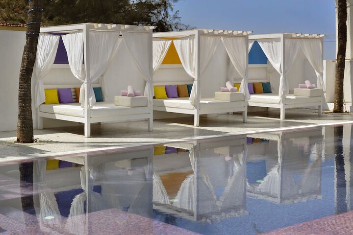 Pool Hotel