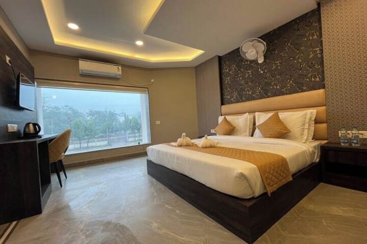 Room 6 of 13