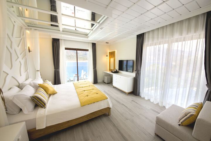 Room 5 of 75