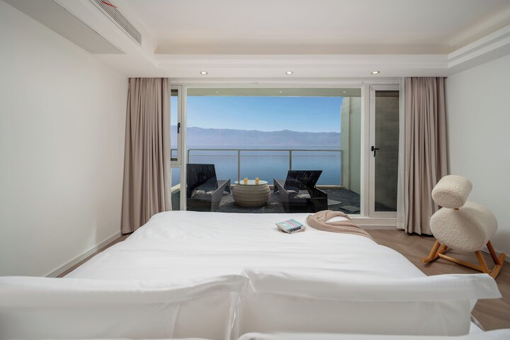 Room 7 of 28