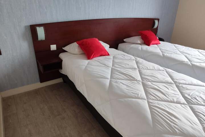 Room 12 of 113