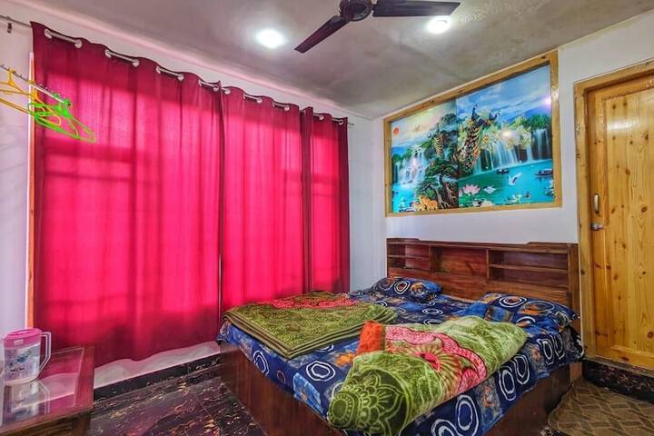 Room 3 of 17
