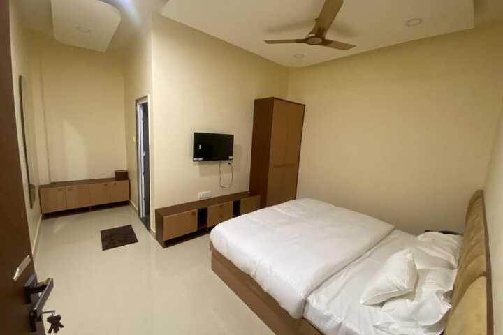 Room 4 of 14