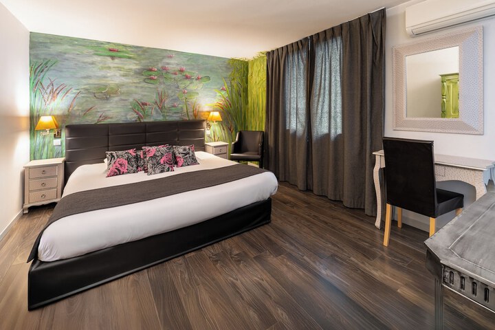Room 2 of 18