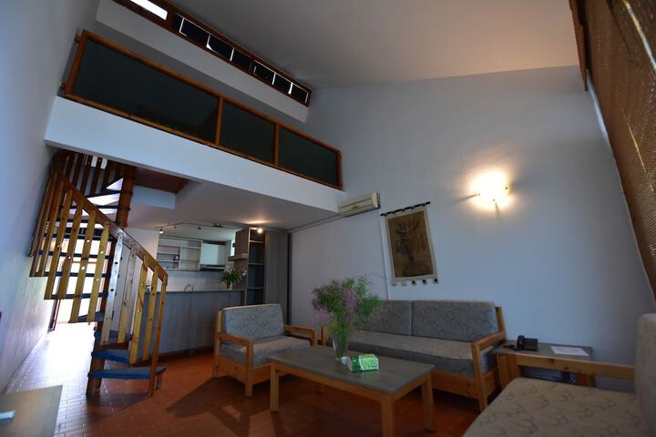 Room 10 of 28