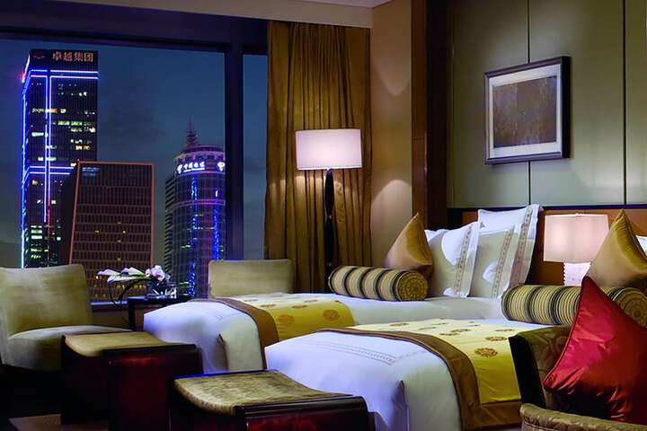 Room 33 of 102