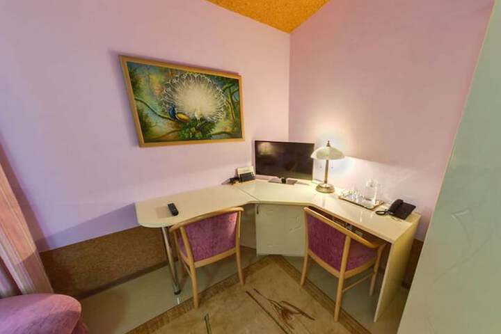 Room 6 of 39