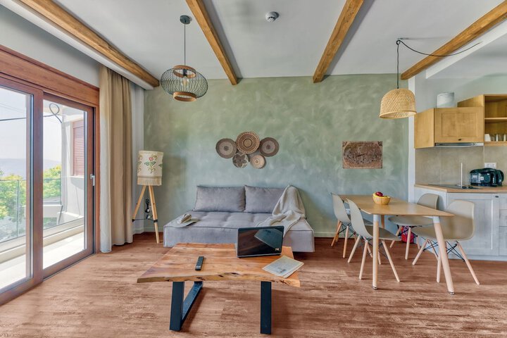 Room 48 of 100