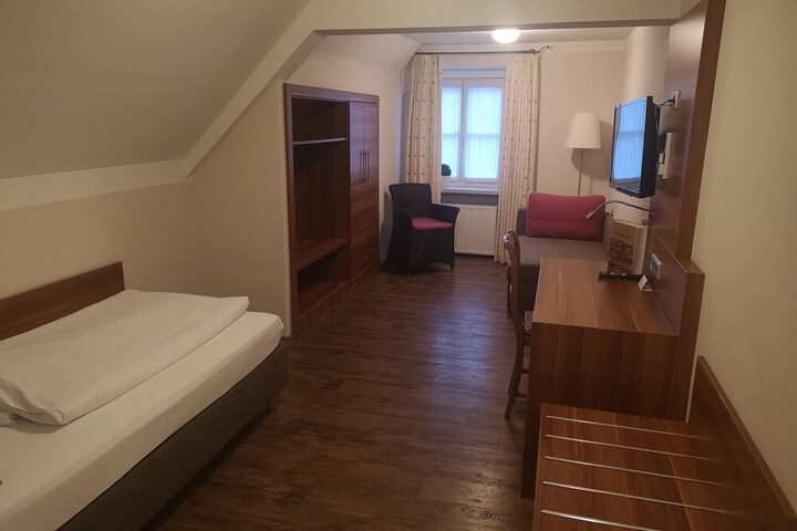 Room 18 of 111