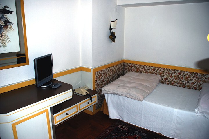 Room 10 of 45
