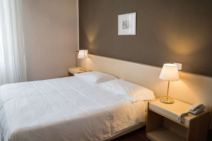 Room 17 of 32