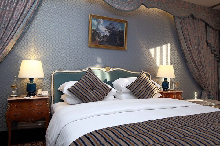 Room 4 of 70