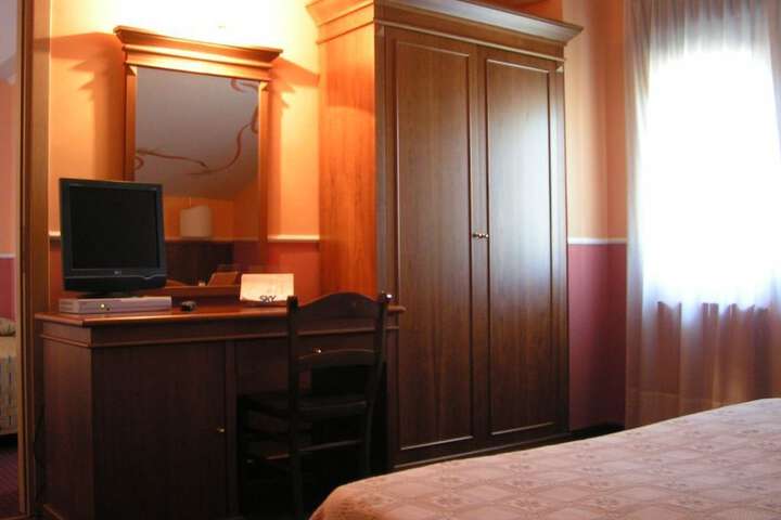 Room 15 of 32