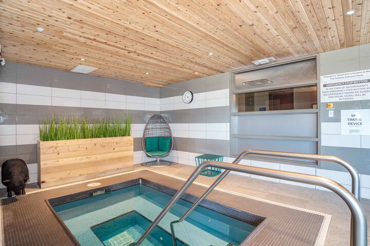 Indoor spa tub