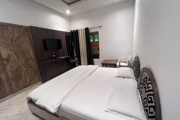 Room 9 of 15