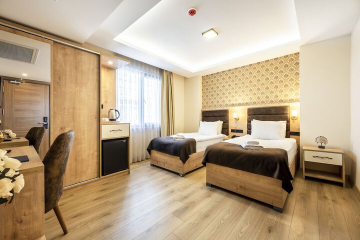 Room 12 of 26