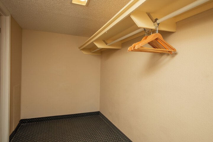 1 Bedroom Deluxe Murphy Bed 2 Queen Beds Partial Ocean View (13 of 24)
