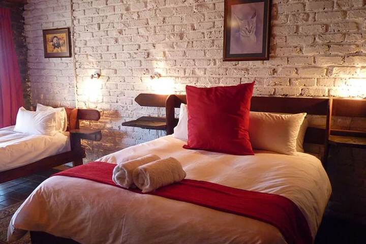 Room 2 of 33