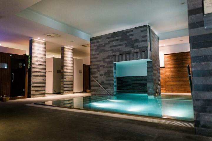 Pool Hotel