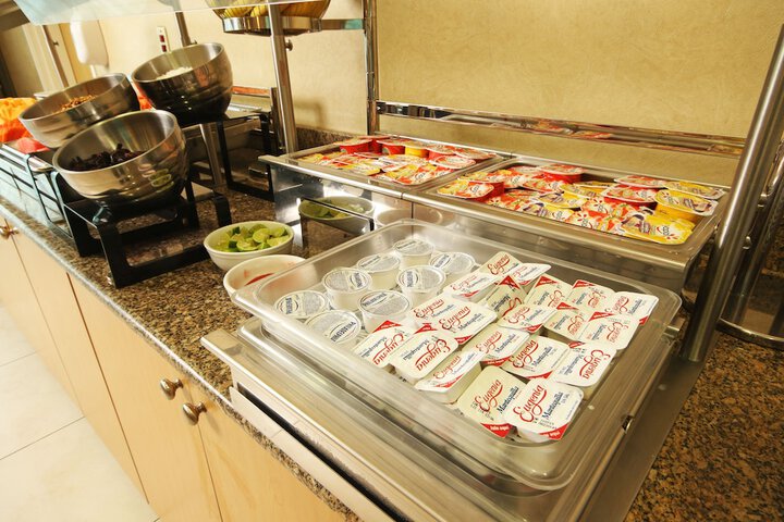 Breakfast/Coffee Service 64 of 90