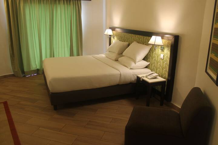 Room 5 of 32