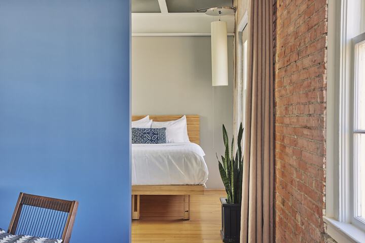 Room 2 of 62
