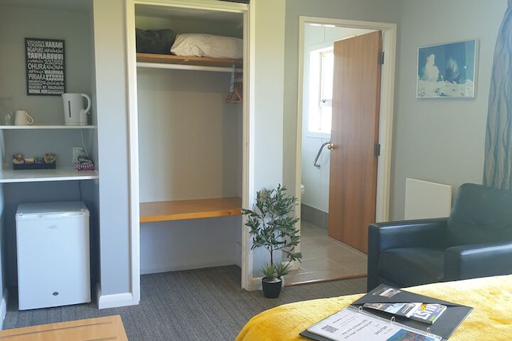 Room 12 of 156