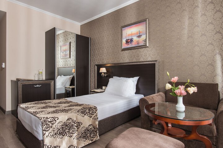 Room 21 of 80