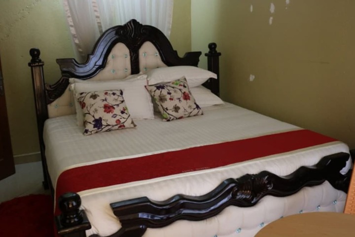 Room 12 of 25