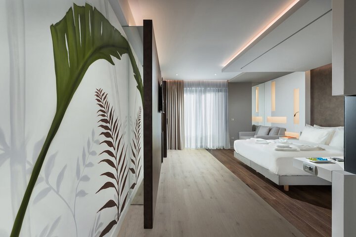 Room 17 of 52
