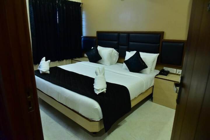 Room 5 of 12