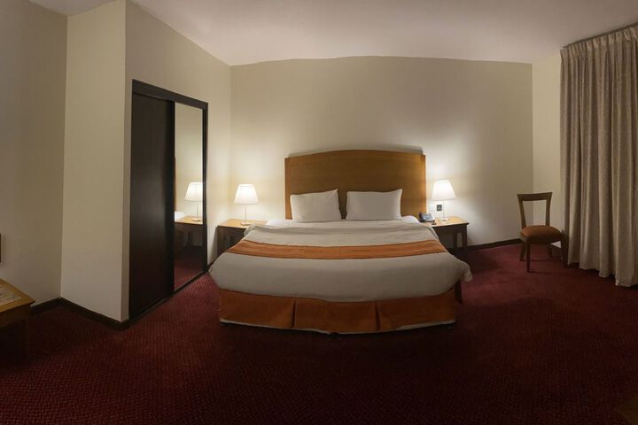 Room 11 of 12