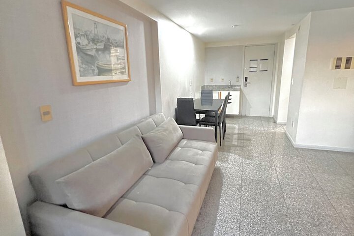 Room 9 of 31