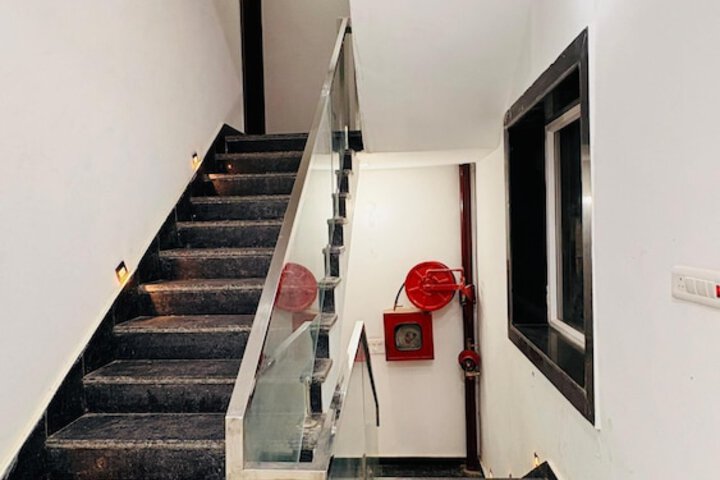 Room 27 of 41
