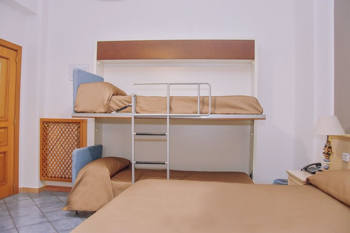 Room 10 of 79