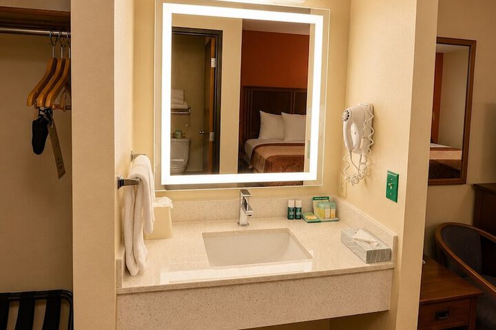 Room 13 of 22