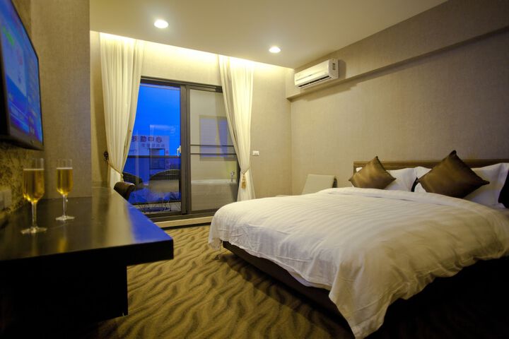 Room 16 of 36
